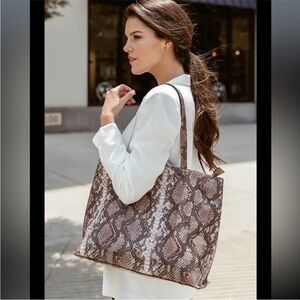 Jen and co. snake print tote